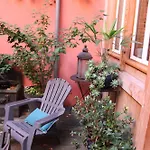 Ombre Rose Bed and breakfast