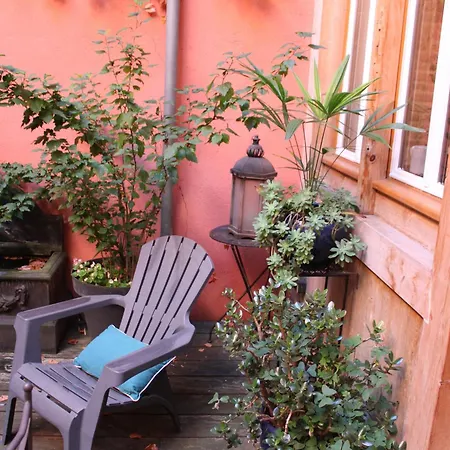 Ombre Rose Bed & Breakfast