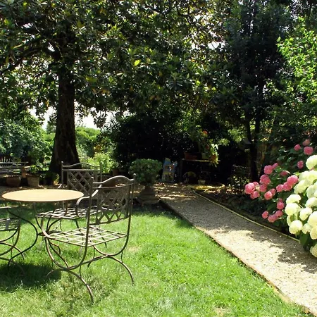 Ombre Rose Bed & Breakfast